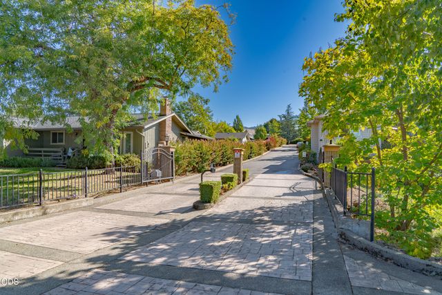 2398 Springbrook Road 5, Medford, OR 97504