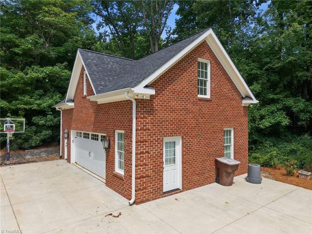 3 Bryan Court, Greensboro, NC 27408