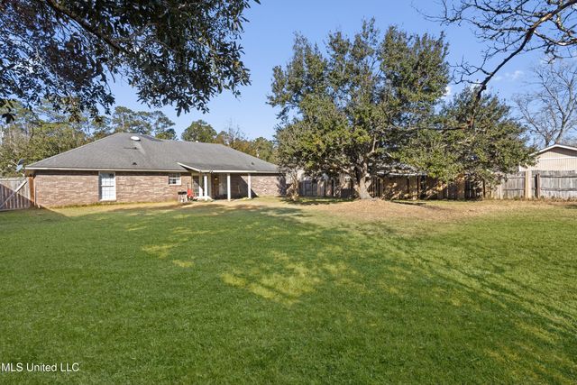 11536 Bayou Place, Ocean Springs, MS 39564