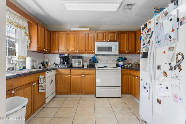 11536 Bayou Place, Ocean Springs, MS 39564