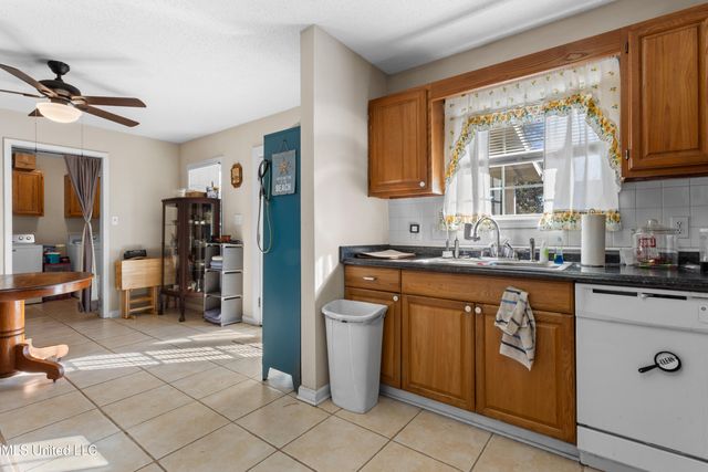 11536 Bayou Place, Ocean Springs, MS 39564