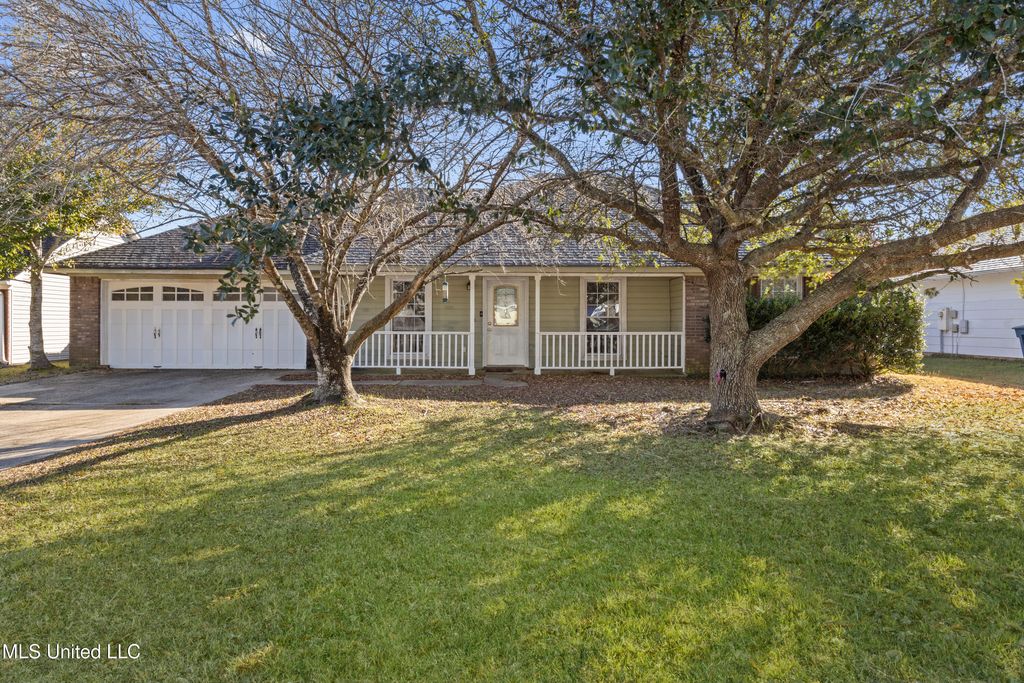 11536 Bayou Place, Ocean Springs, MS 39564