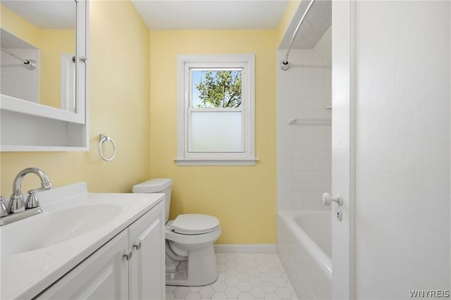 24 Irving, Tonawanda, NY 14223