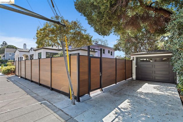 1668 Arch St, Berkeley, CA 94709