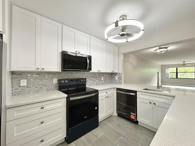 7681 Tahiti Lane 102, Lake Worth, FL 33467
