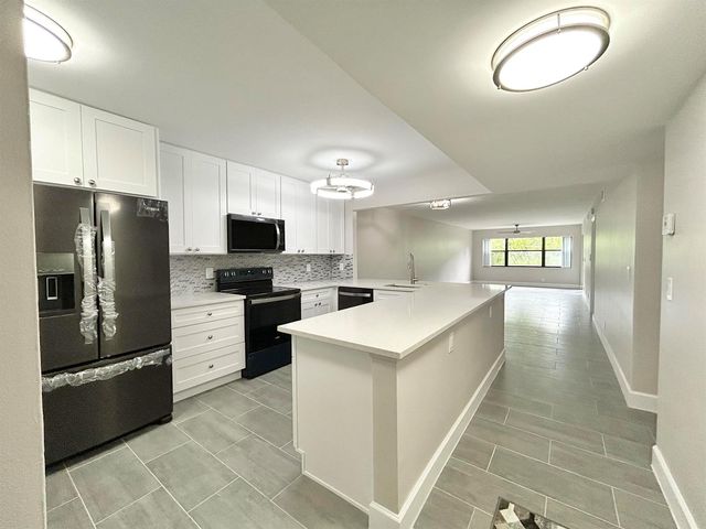 7681 Tahiti Lane 102, Lake Worth, FL 33467