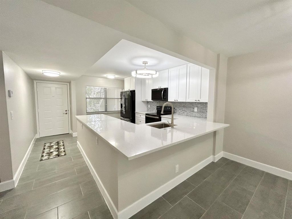 7681 Tahiti Lane 102, Lake Worth, FL 33467