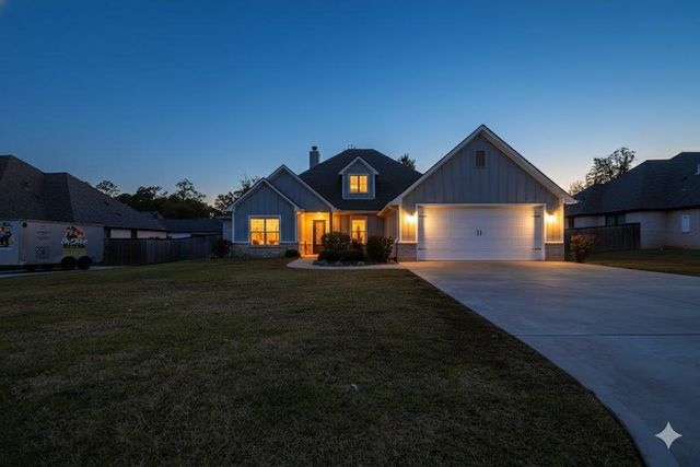 113 Saddle Brook Cir, Hallsville, TX 75650