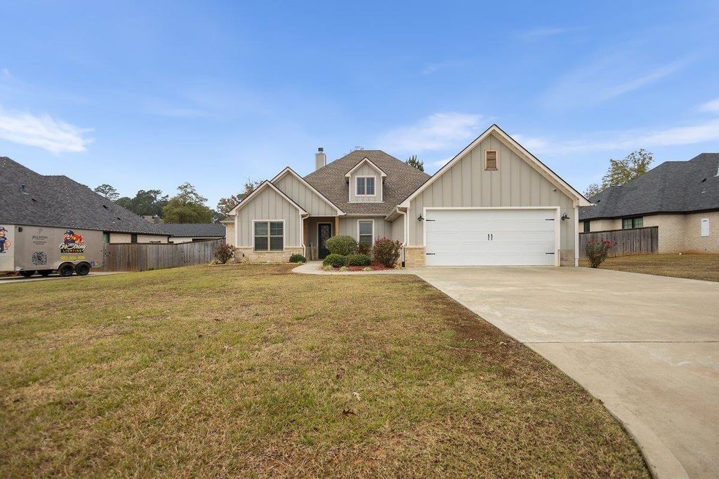 113 Saddle Brook Cir, Hallsville, TX 75650