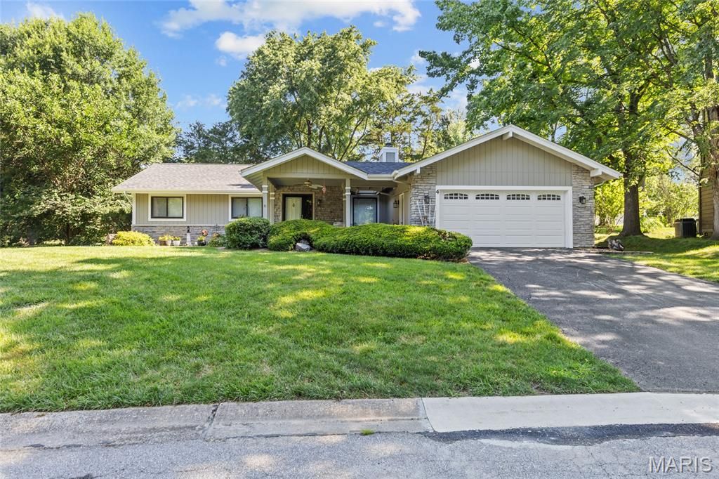4 Nantua Court, Lake St Louis, MO 63367