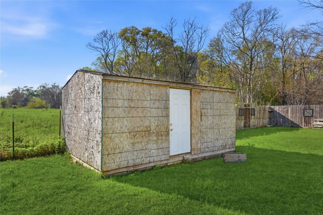 88 County Road 1333, Liberty, TX 77575