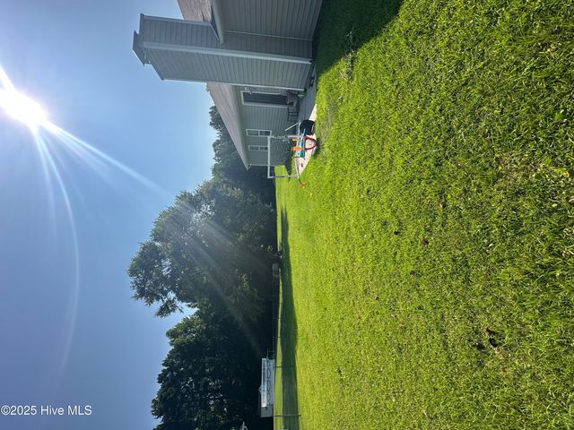 392 Riggs Road, Hubert, NC 28539