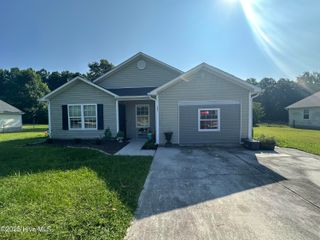 392 Riggs Road, Hubert, NC 28539