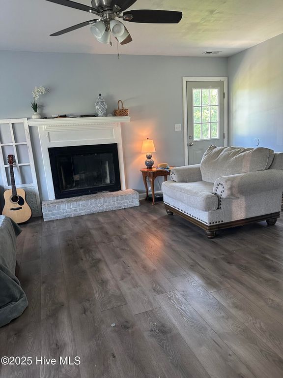 392 Riggs Road, Hubert, NC 28539