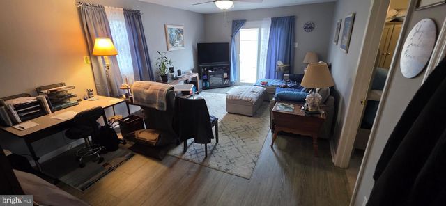 27 INDIAN QUEEN LN, Maple Shade, NJ 08052