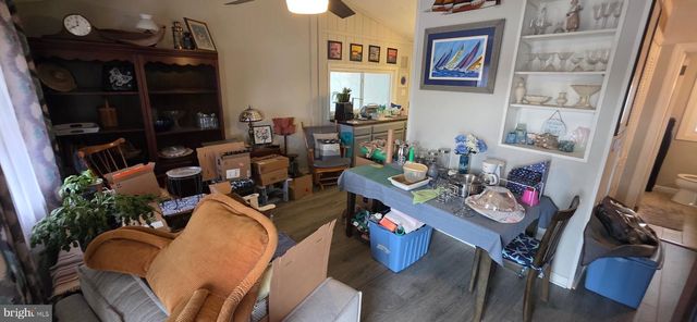 27 INDIAN QUEEN LN, Maple Shade, NJ 08052