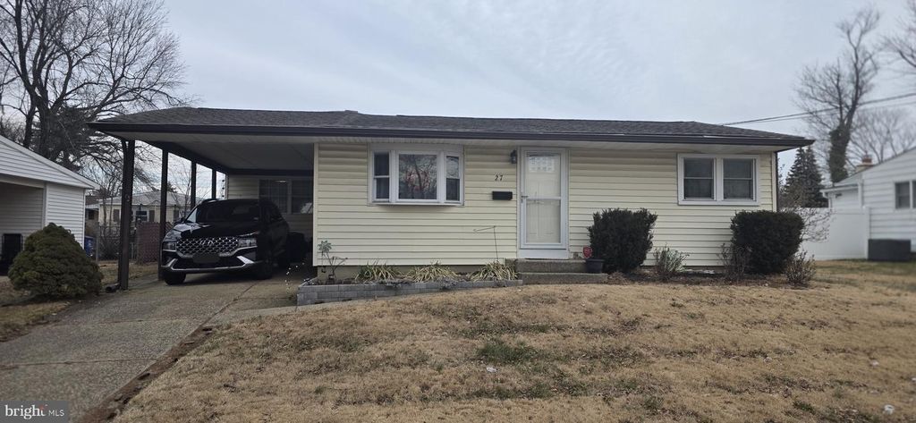 27 INDIAN QUEEN LN, Maple Shade, NJ 08052