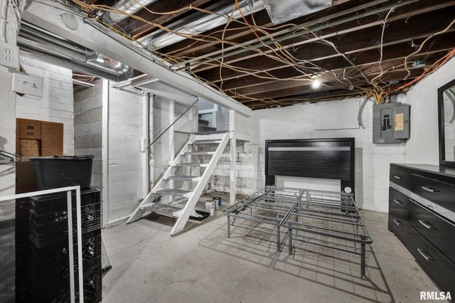 1303 S 7TH Street, Pekin, IL 61554