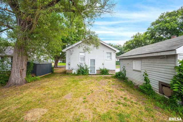 1303 S 7TH Street, Pekin, IL 61554
