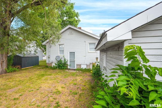 1303 S 7TH Street, Pekin, IL 61554