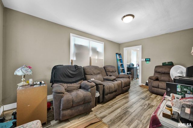 1303 S 7TH Street, Pekin, IL 61554