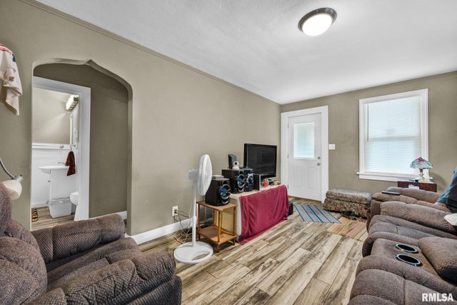 1303 S 7TH Street, Pekin, IL 61554