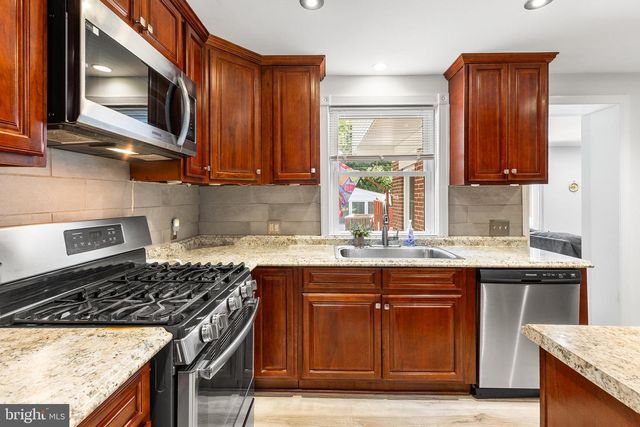 539 E SCENIC RD, Springfield, PA 19064
