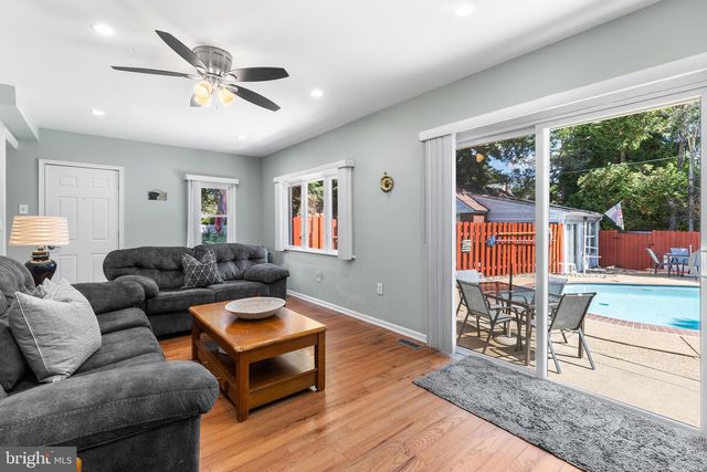 539 E SCENIC RD, Springfield, PA 19064