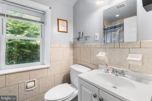 539 E SCENIC RD, Springfield, PA 19064