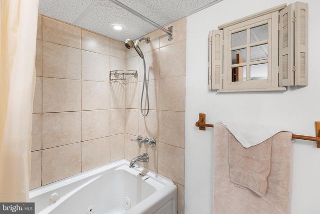 539 E SCENIC RD, Springfield, PA 19064