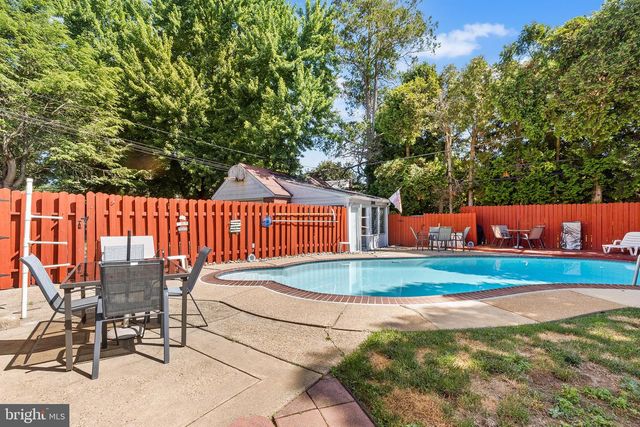 539 E SCENIC RD, Springfield, PA 19064