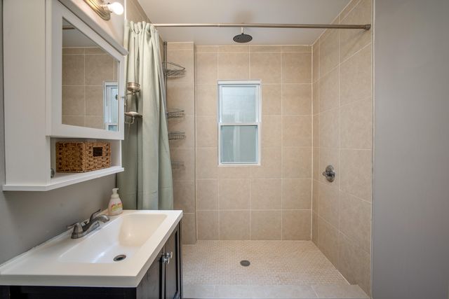 125 E Lawrence Avenue, Royal Oak City, MI 48073