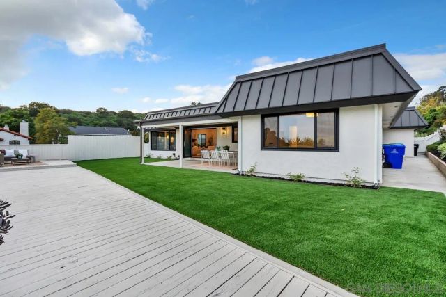 2105 Harbour Heights Rd, San Diego, CA 92109