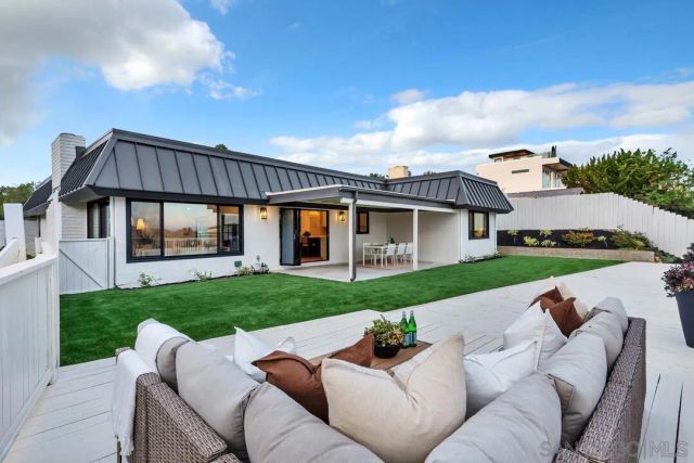 2105 Harbour Heights Rd, San Diego, CA 92109