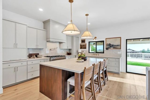 2105 Harbour Heights Rd, San Diego, CA 92109