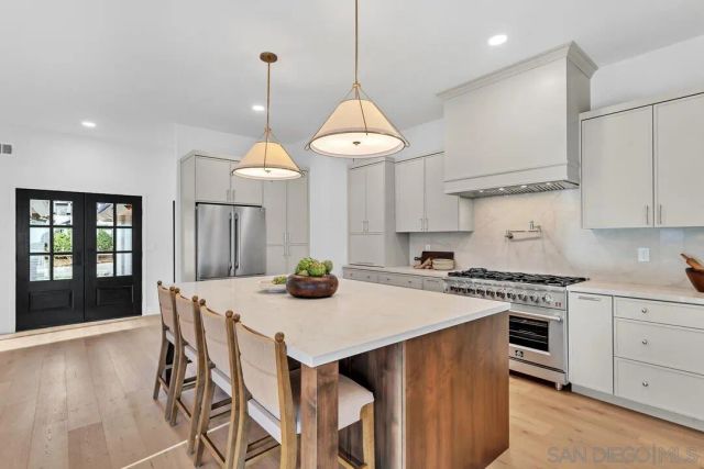 2105 Harbour Heights Rd, San Diego, CA 92109