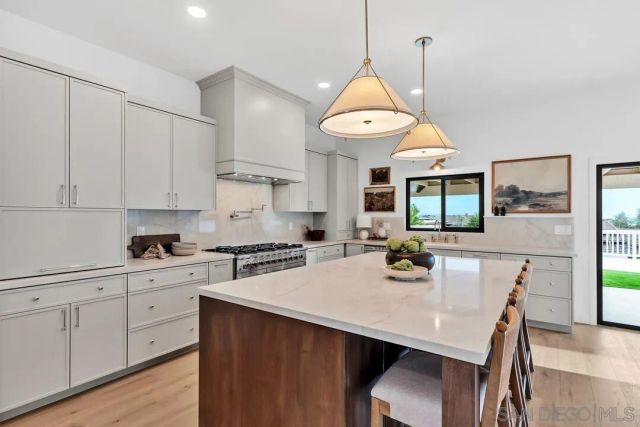 2105 Harbour Heights Rd, San Diego, CA 92109