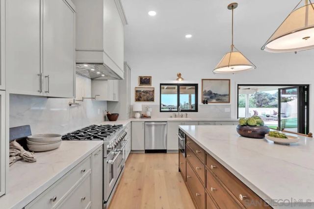 2105 Harbour Heights Rd, San Diego, CA 92109