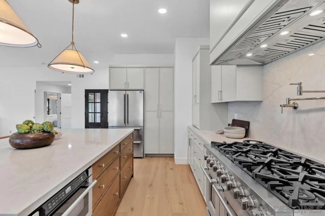 2105 Harbour Heights Rd, San Diego, CA 92109