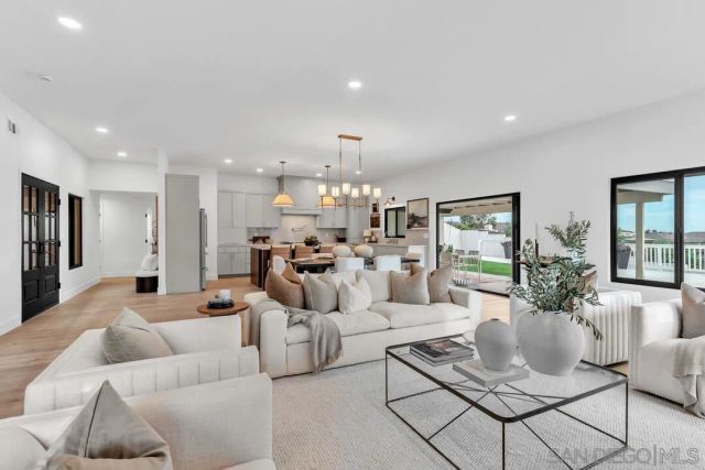 2105 Harbour Heights Rd, San Diego, CA 92109