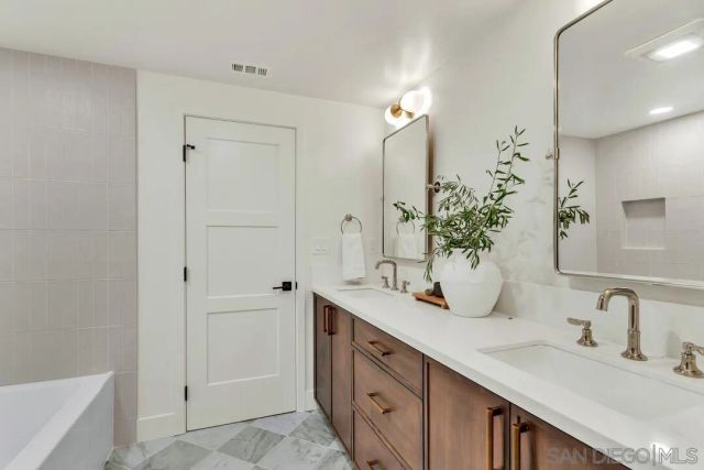 2105 Harbour Heights Rd, San Diego, CA 92109