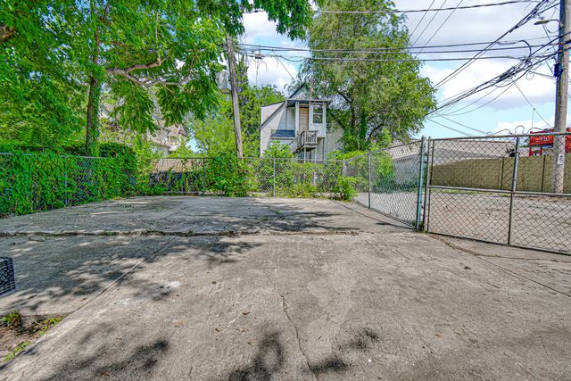 10243 S Parnell Avenue, Chicago, IL 60628