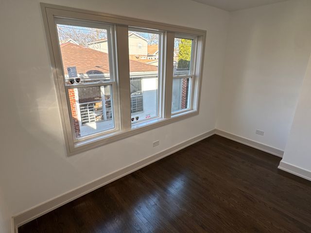 7812 S Paxton Avenue, Chicago, IL 60649