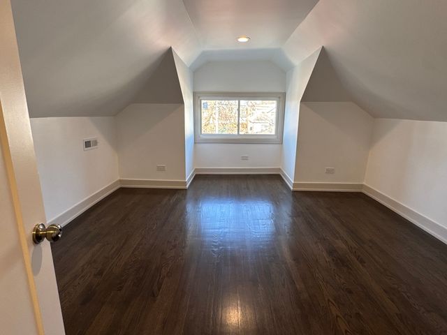 7812 S Paxton Avenue, Chicago, IL 60649