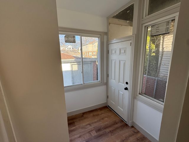 7812 S Paxton Avenue, Chicago, IL 60649