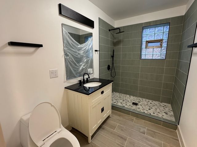 7812 S Paxton Avenue, Chicago, IL 60649