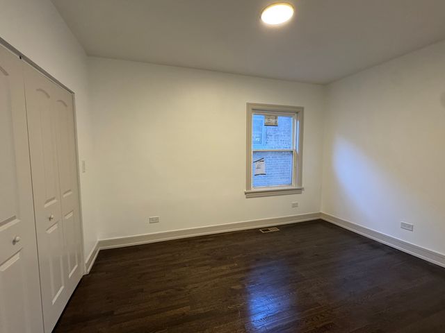 7812 S Paxton Avenue, Chicago, IL 60649