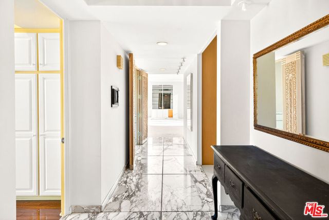 515 Ocean Avenue NPH B, Santa Monica, CA 90402