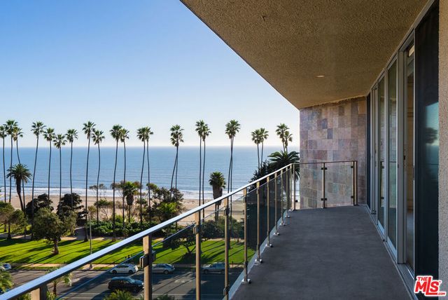 515 Ocean Avenue NPH B, Santa Monica, CA 90402