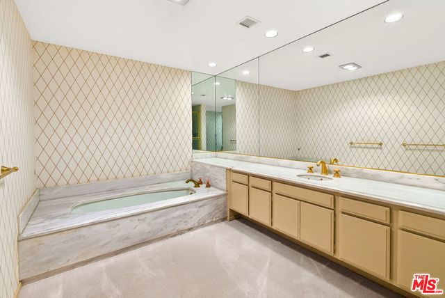 515 Ocean Avenue NPH B, Santa Monica, CA 90402